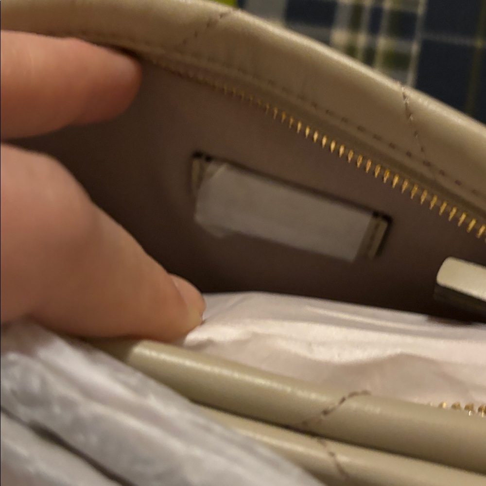🔥🔥Tory Burch Kira Quilted Shoulder Bag in Light stone - Picture 6 of 11